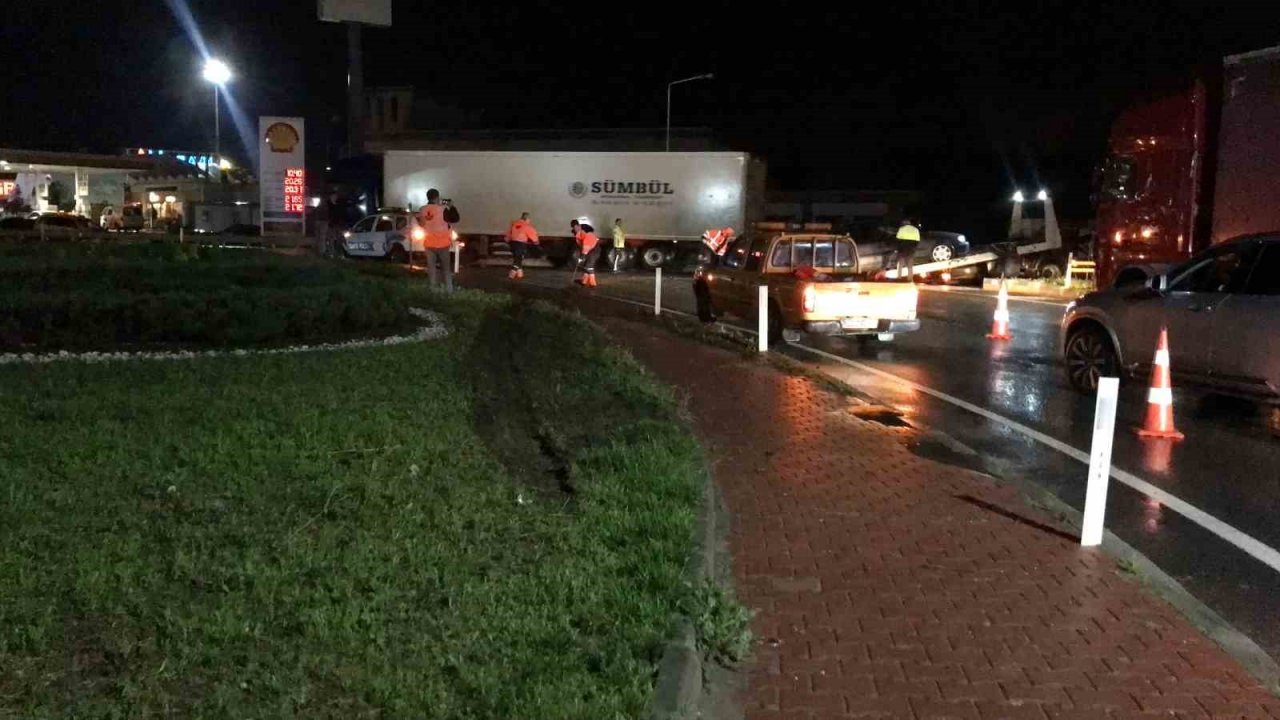 Alkollü sürücü refüje çarparak durabildi