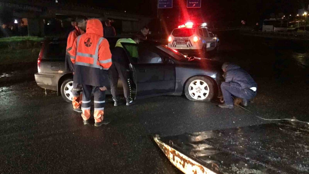 Alkollü sürücü refüje çarparak durabildi