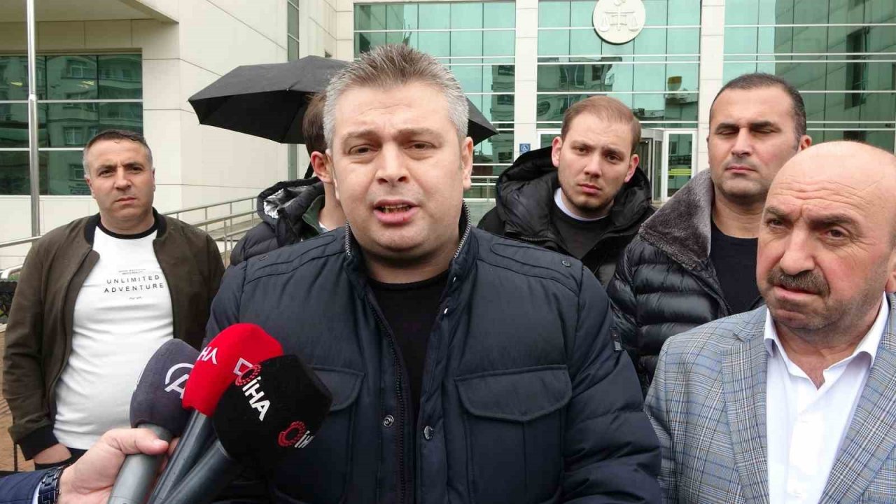 Sıfır araç bayisinde dolandırıldılar