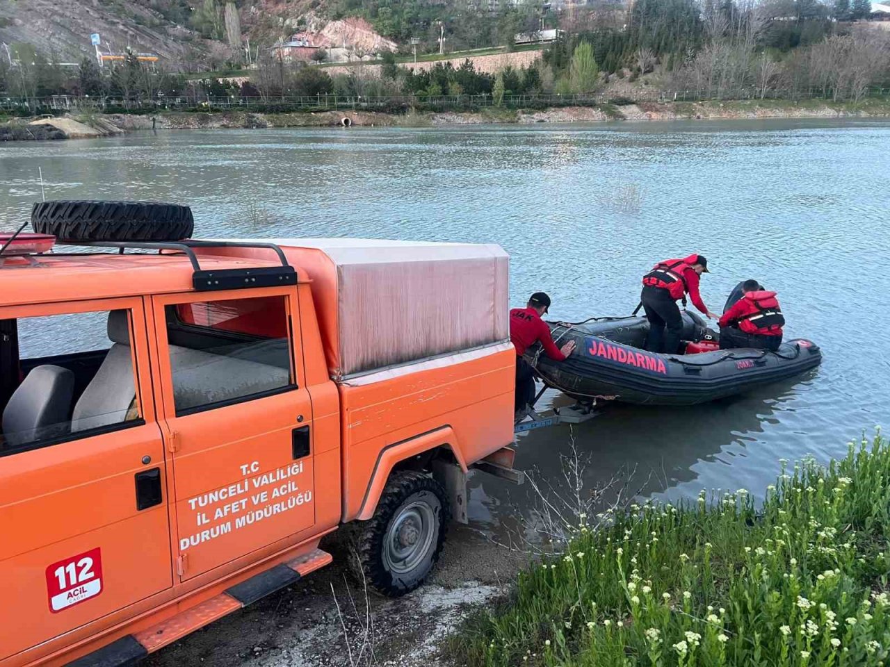 Munzur çayına düşen 3 genci arama çalışmaları 55 kilometrelik alanda sürüyor