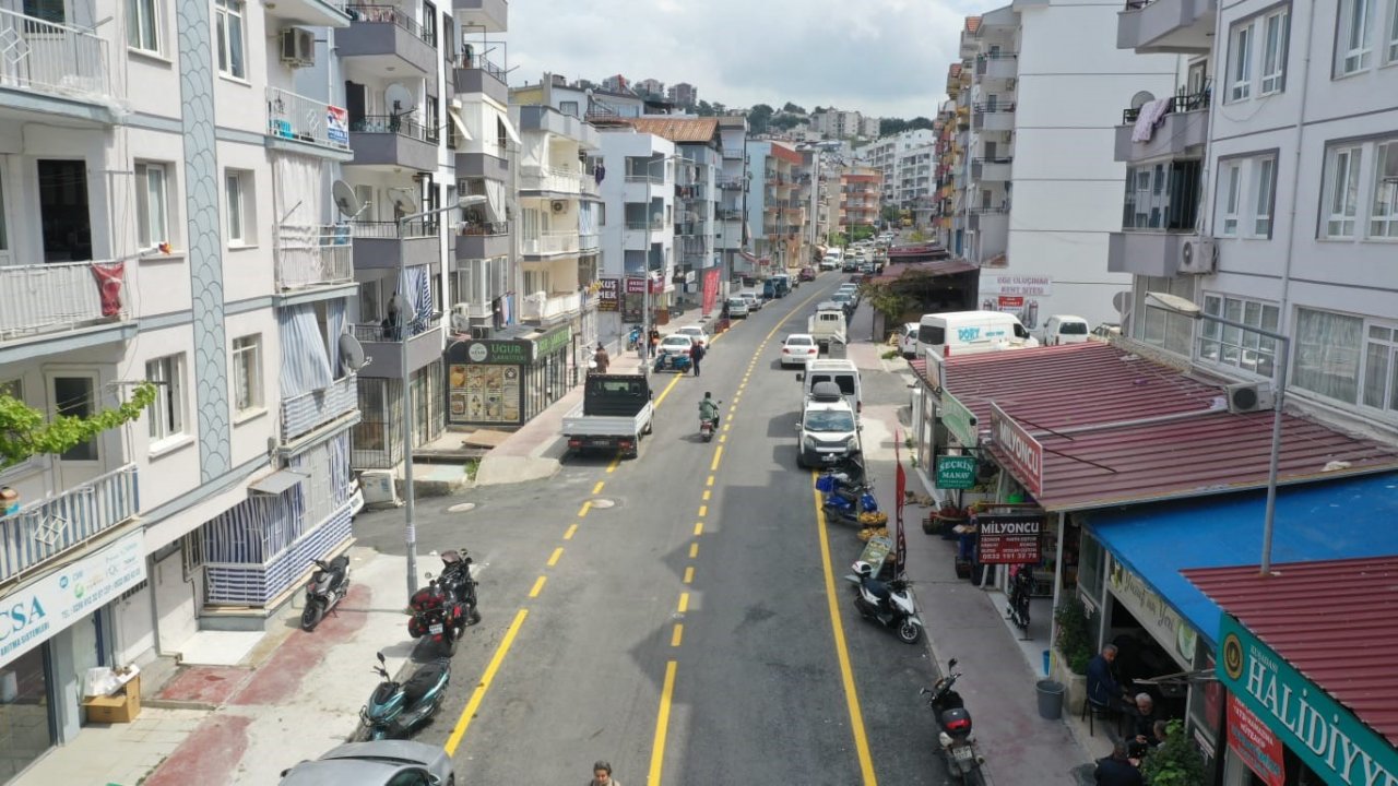 Aydın Büyükşehir Belediyesi Kuşadası’nın İkiçeşmelik Caddesi’ni baştan sona yeniledi