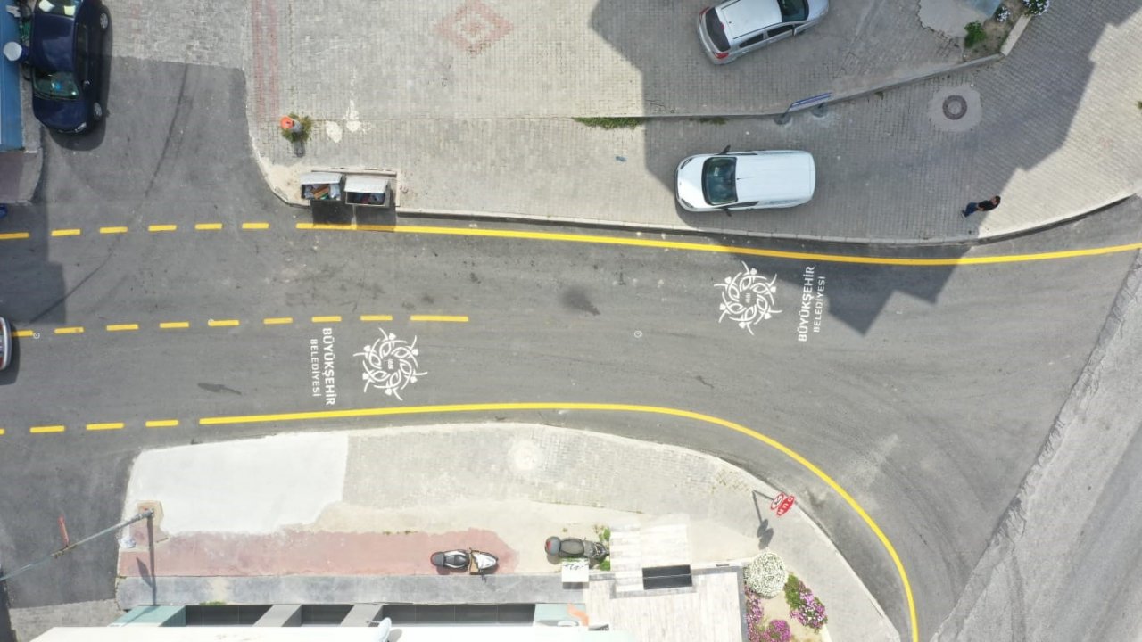 Aydın Büyükşehir Belediyesi Kuşadası’nın İkiçeşmelik Caddesi’ni baştan sona yeniledi