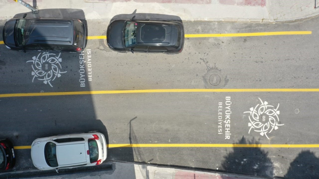 Aydın Büyükşehir Belediyesi Kuşadası’nın İkiçeşmelik Caddesi’ni baştan sona yeniledi