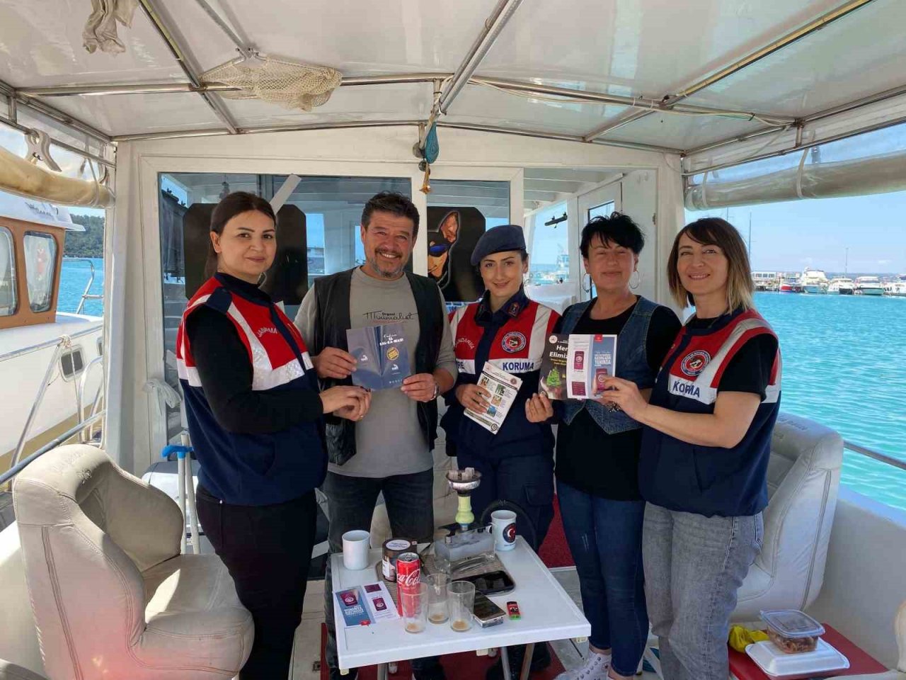 Jandarma ekipleri bilgilendirme çalışmalarını sürdürüyor