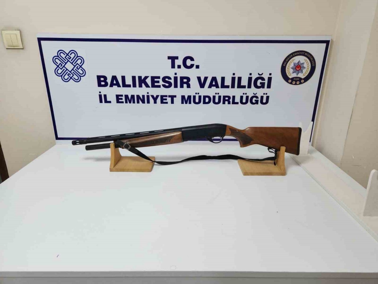 Balıkesir’de 22 aranan şahıstan 10’u tutuklandı