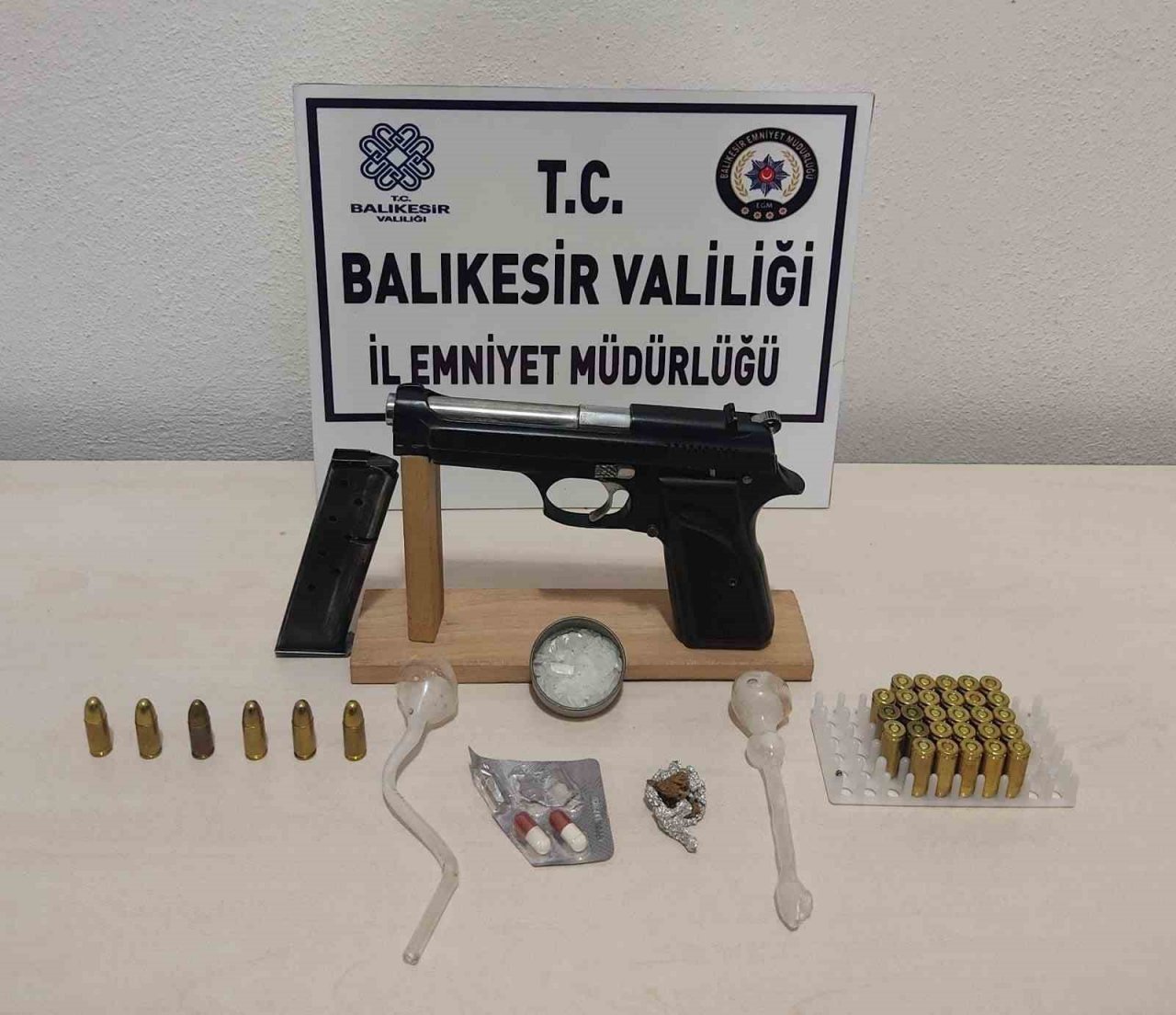 Balıkesir’de 22 aranan şahıstan 10’u tutuklandı