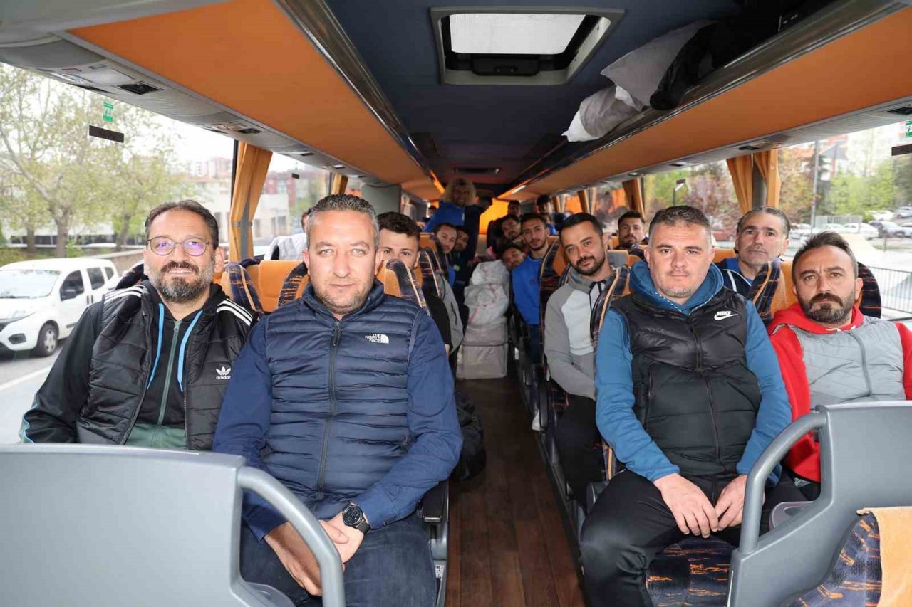 Şampiyonluğu kutlamak yerine deprem bölgesine gönül almaya gittiler