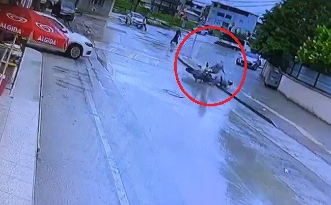 Anne ve çocuğunun ölümden döndüğü anlar kamerada