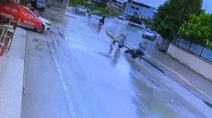 Anne ve çocuğunun ölümden döndüğü anlar kamerada