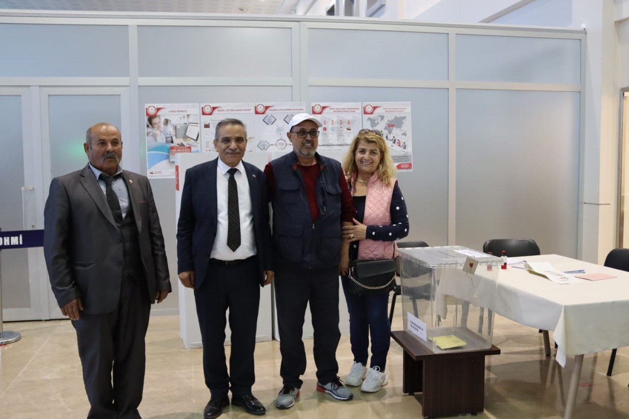 Çardak Havalimanı’nda oy kullanma işlemi başladı