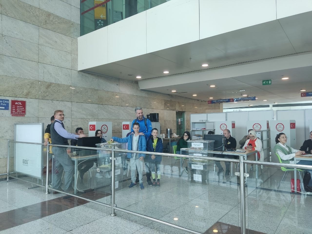 Ankara Esenboğa Havalimanı’nda oy verme işlemi devam ediyor