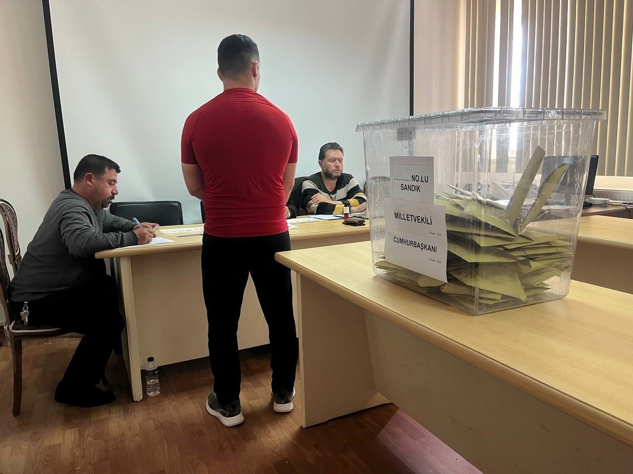 Sınır kapılarında oy verme işlemi devam ediyor