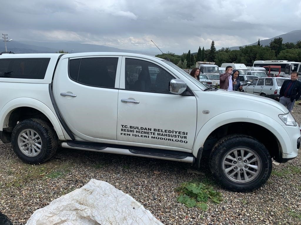 Buldan Belediyesinin araçları haczedildi