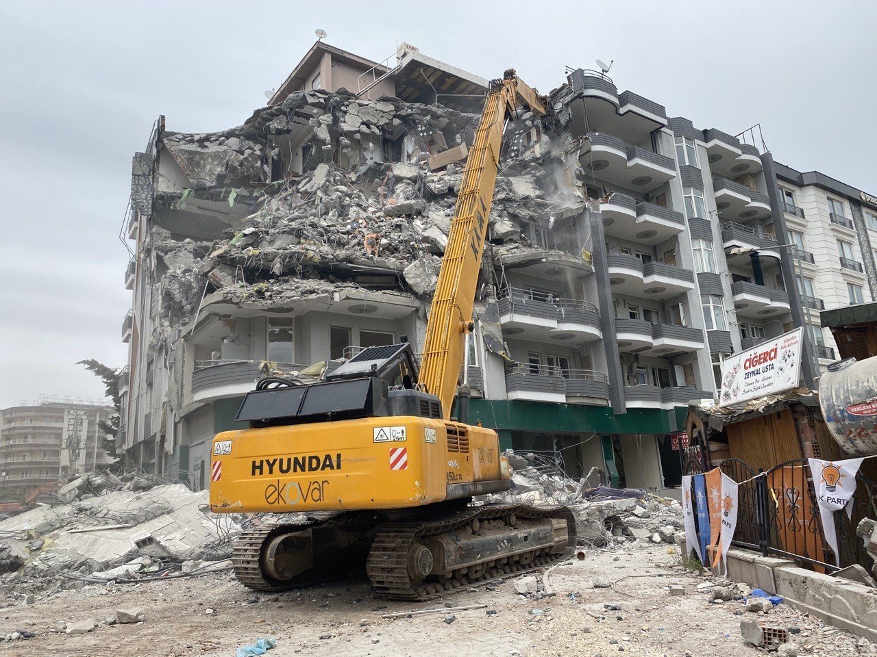 Adıyaman’da enkaz kaldırma tamamlandı, acil yıkılacak binalar yıkıldı