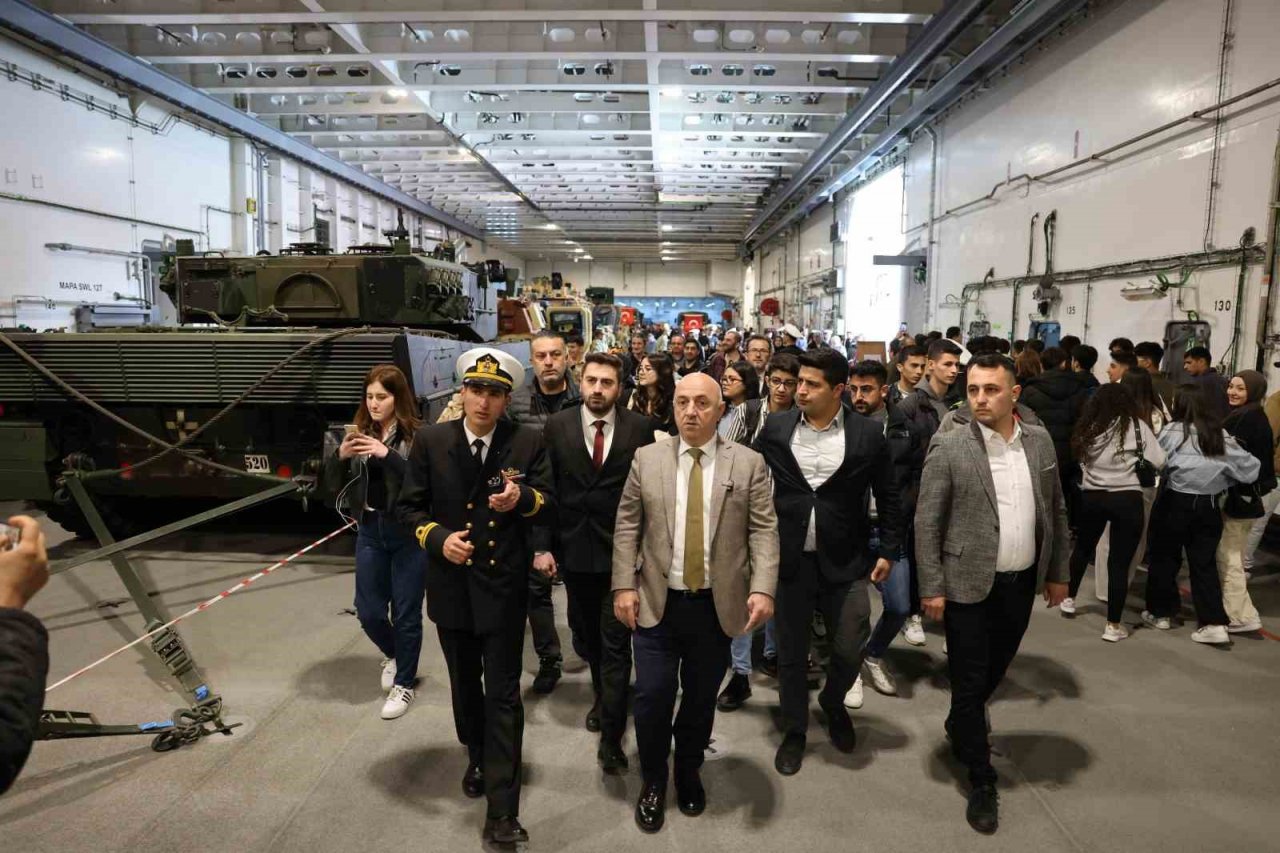 Başkan Bıyık, gençleri TCG Anadolu Gemisi’ne götürdü