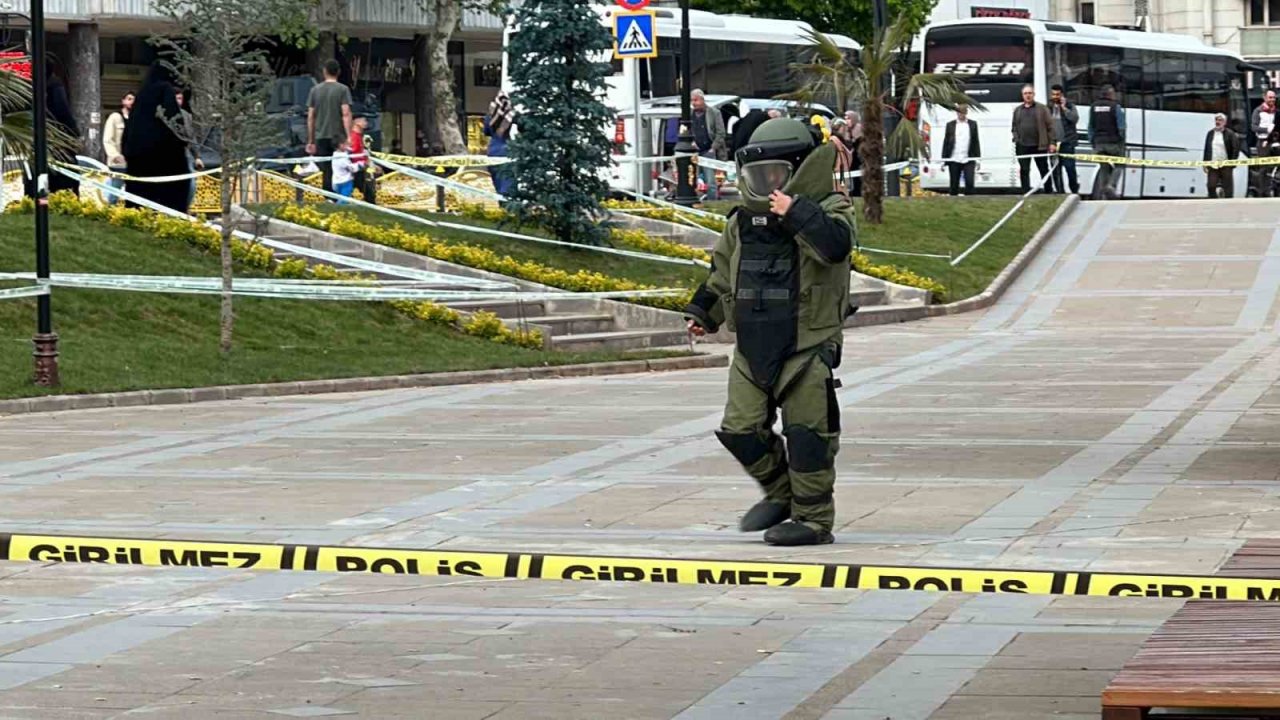 Polisi görünce bırakıp kaçtığı çanta fünyeyle patlatıldı