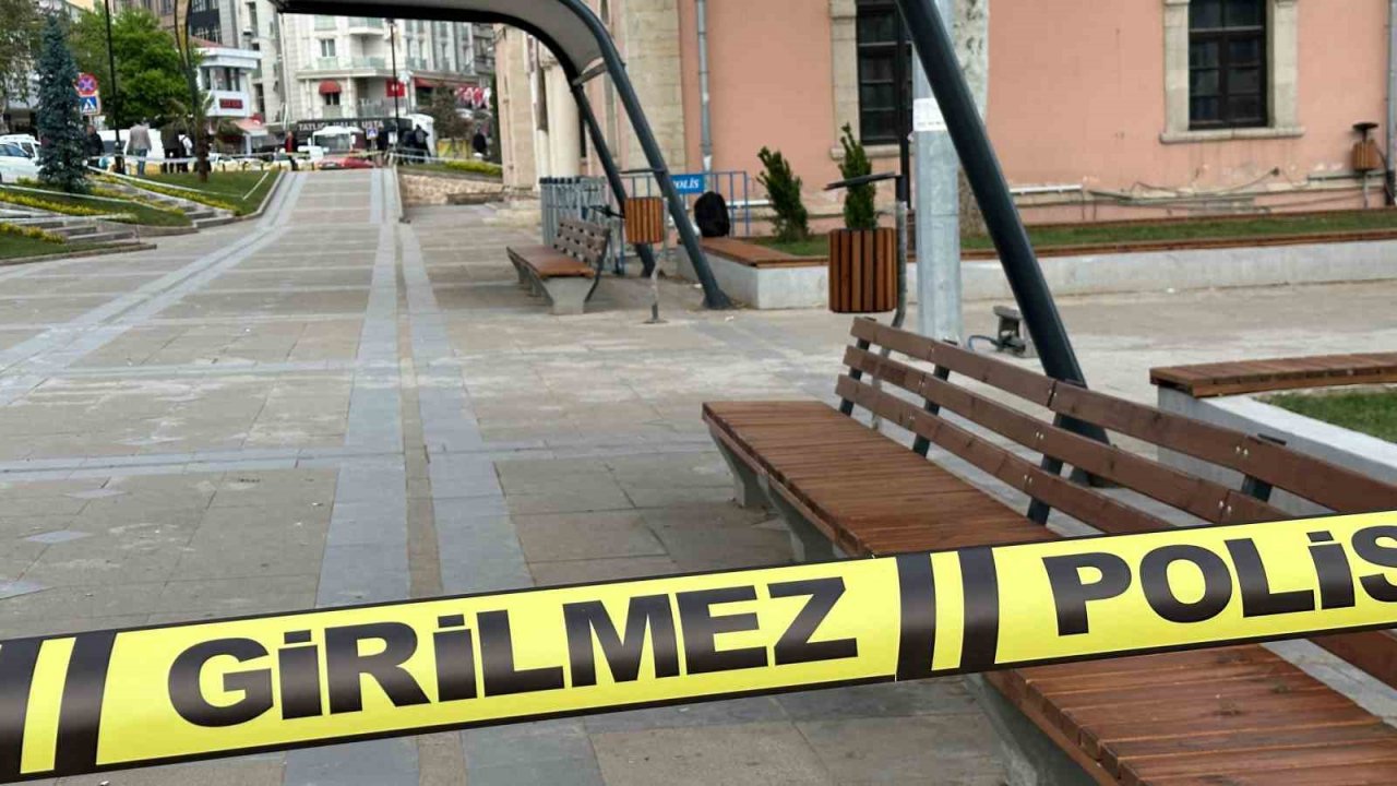 Polisi görünce bırakıp kaçtığı çanta fünyeyle patlatıldı