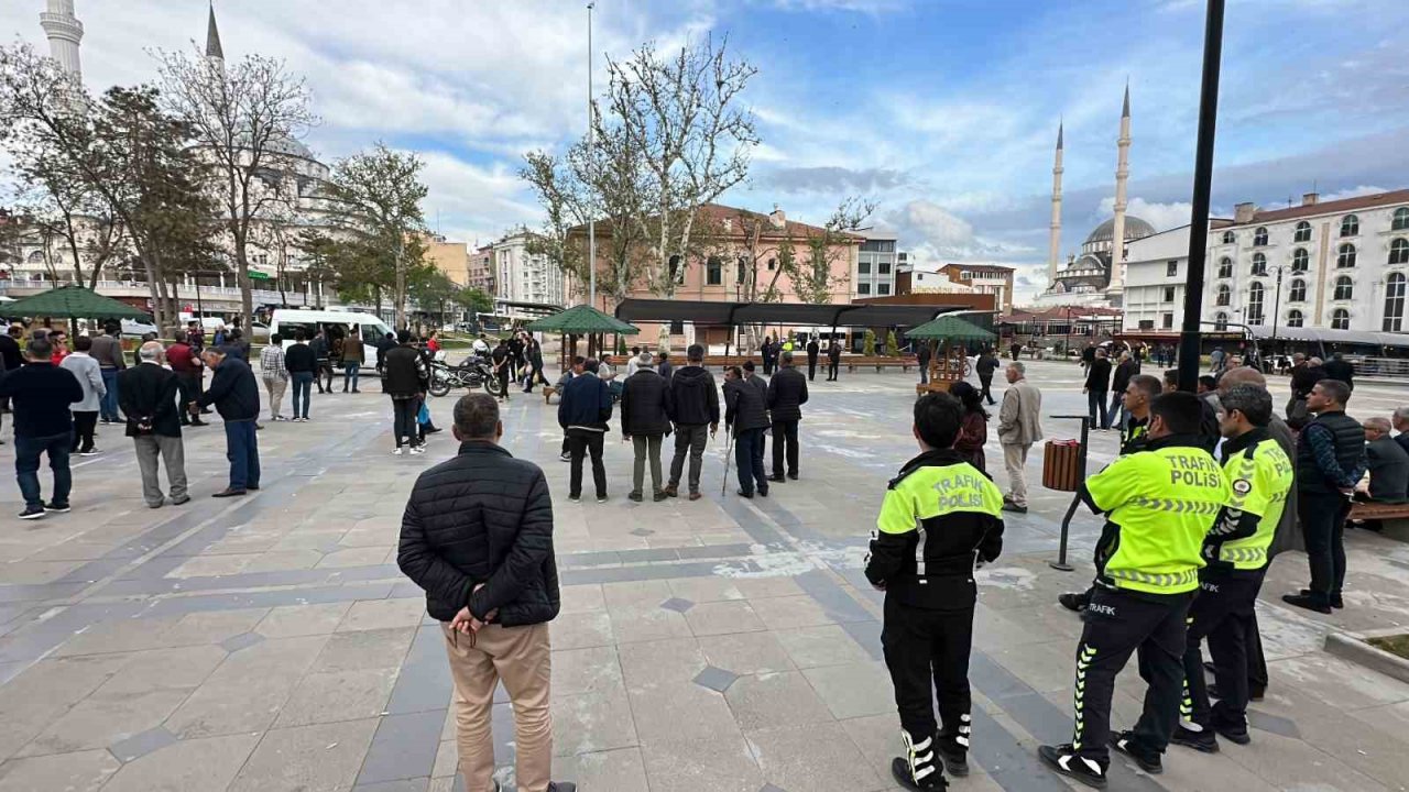 Polisi görünce bırakıp kaçtığı çanta fünyeyle patlatıldı