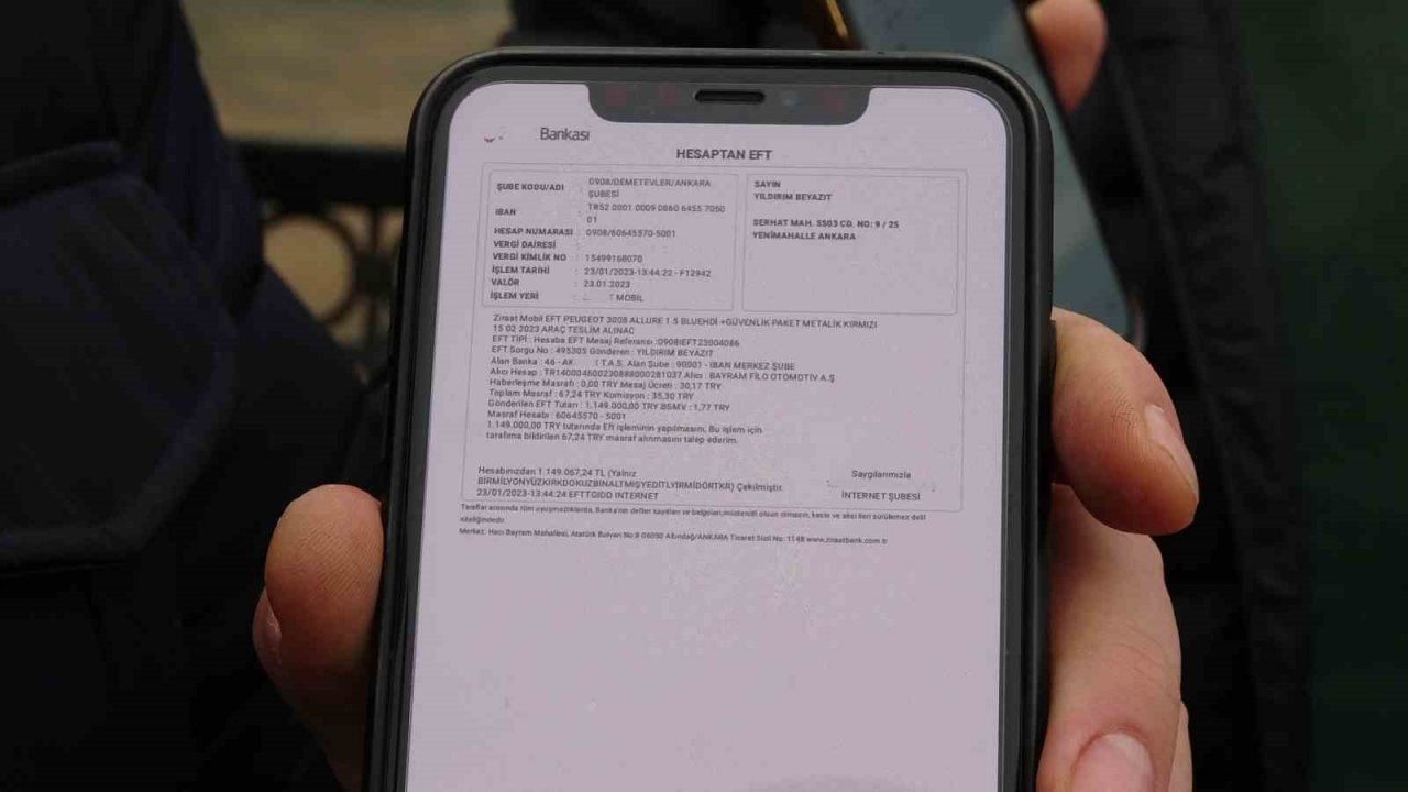 Sıfır araç bayisinde dolandırıldılar