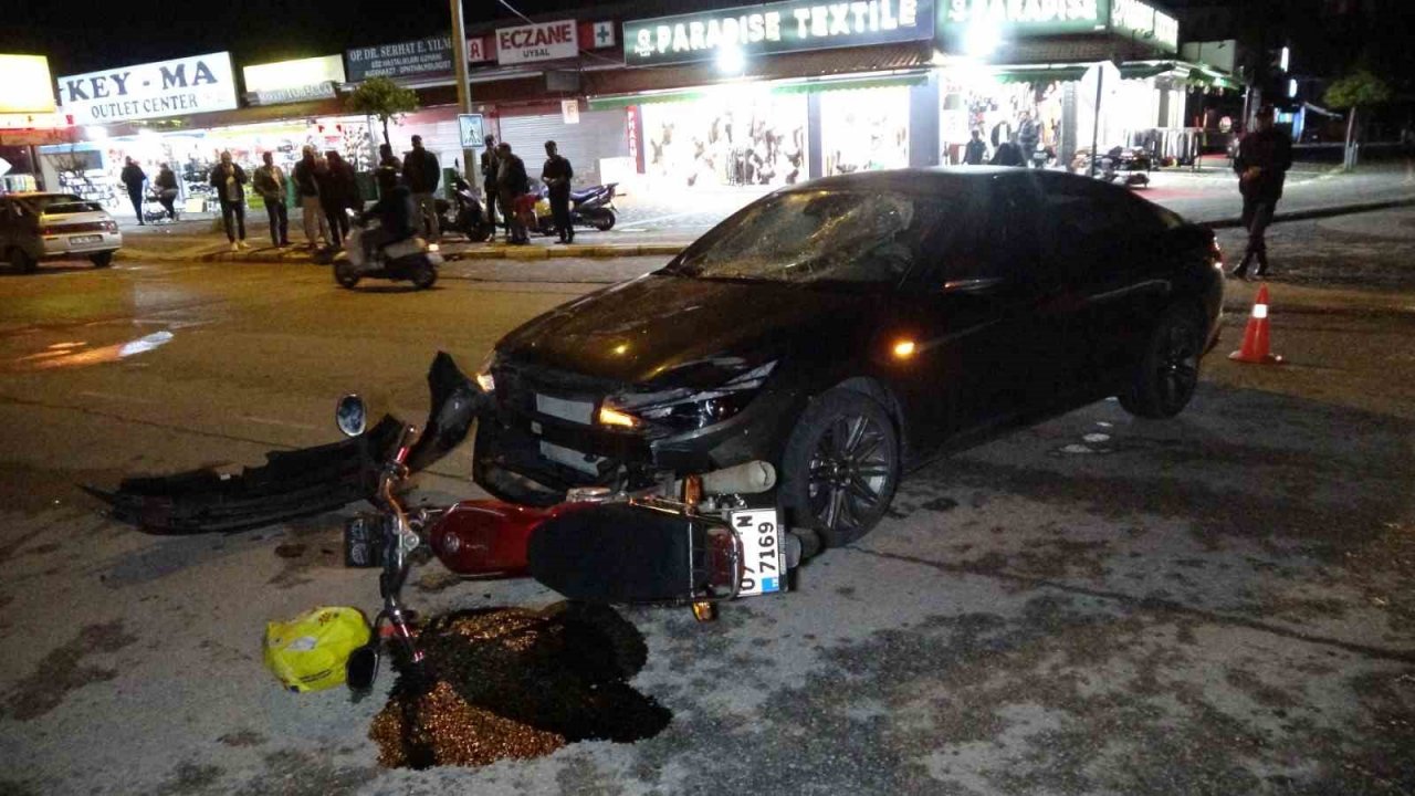 Motosiklet ile otomobil çarpıştı: 2 yaralı