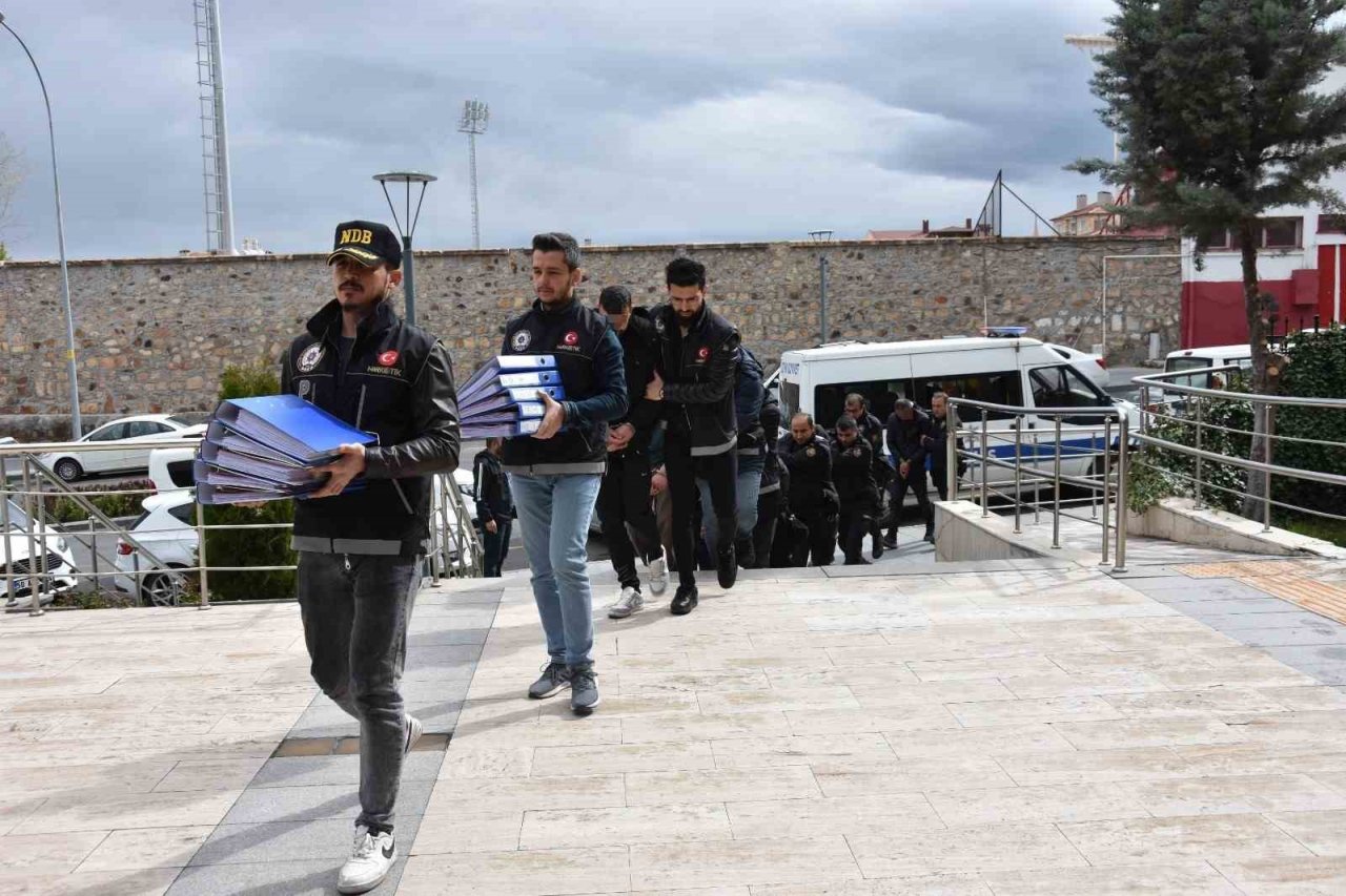 Nevşehir’deki ‘Kökünü Kurutma Operasyonu’nda 30 tutuklama