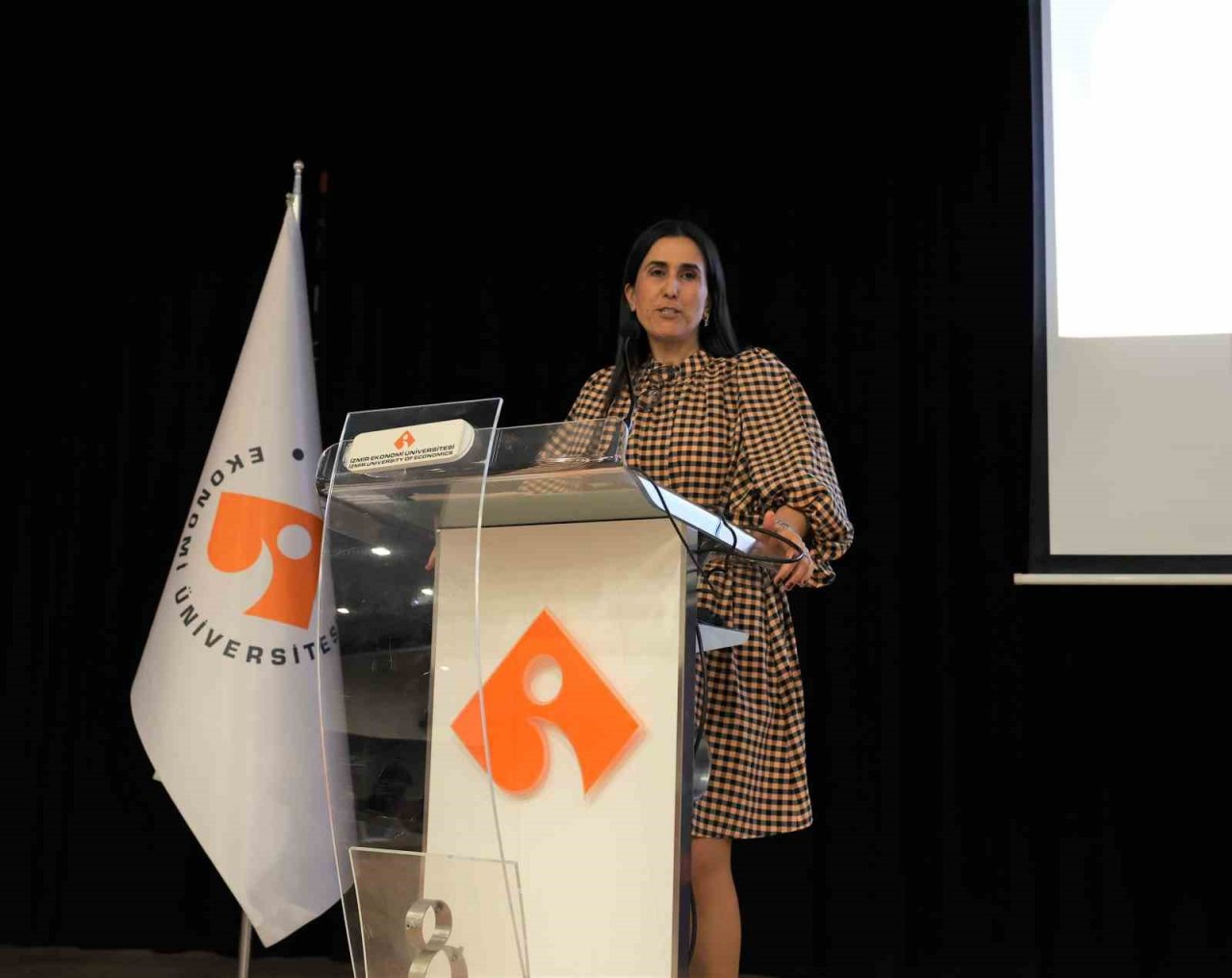 Yurt dışına açılmak isteyen gençlere ‘yaz okulu’ fırsatı