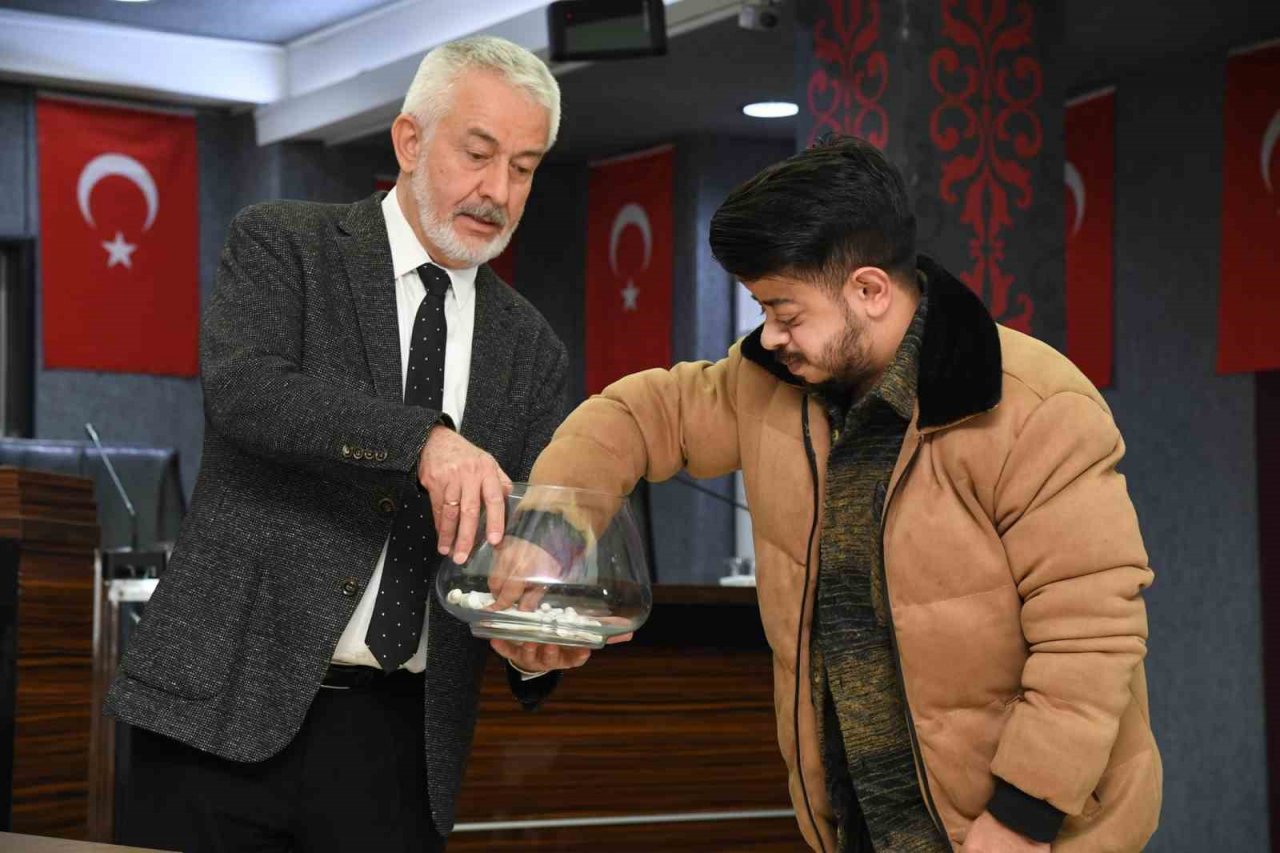 Isparta Belediyesi’ne 4 engelli personel alımıyla ilgili kura çekimi yapıldı