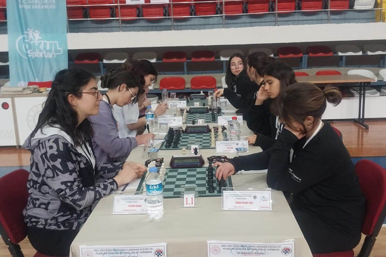Karaman’da okul sporları satranç grup müsabakaları başladı