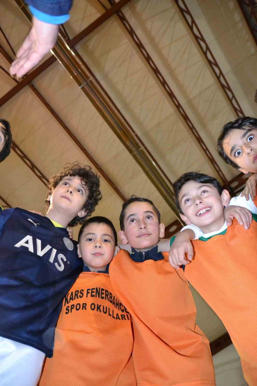 Kars’ın alt yapısına Fenerbahçe desteği