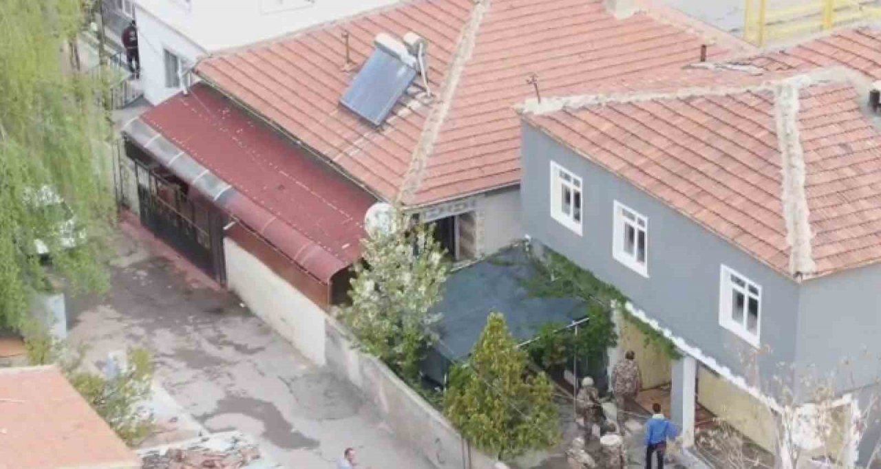 Özel Harekat destekli operasyonda hırsızlıktan aranan 4 kişi yakalandı