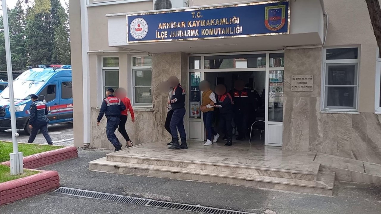 Akhisar’da kökünü kurutma operasyonu: 25 gözaltı