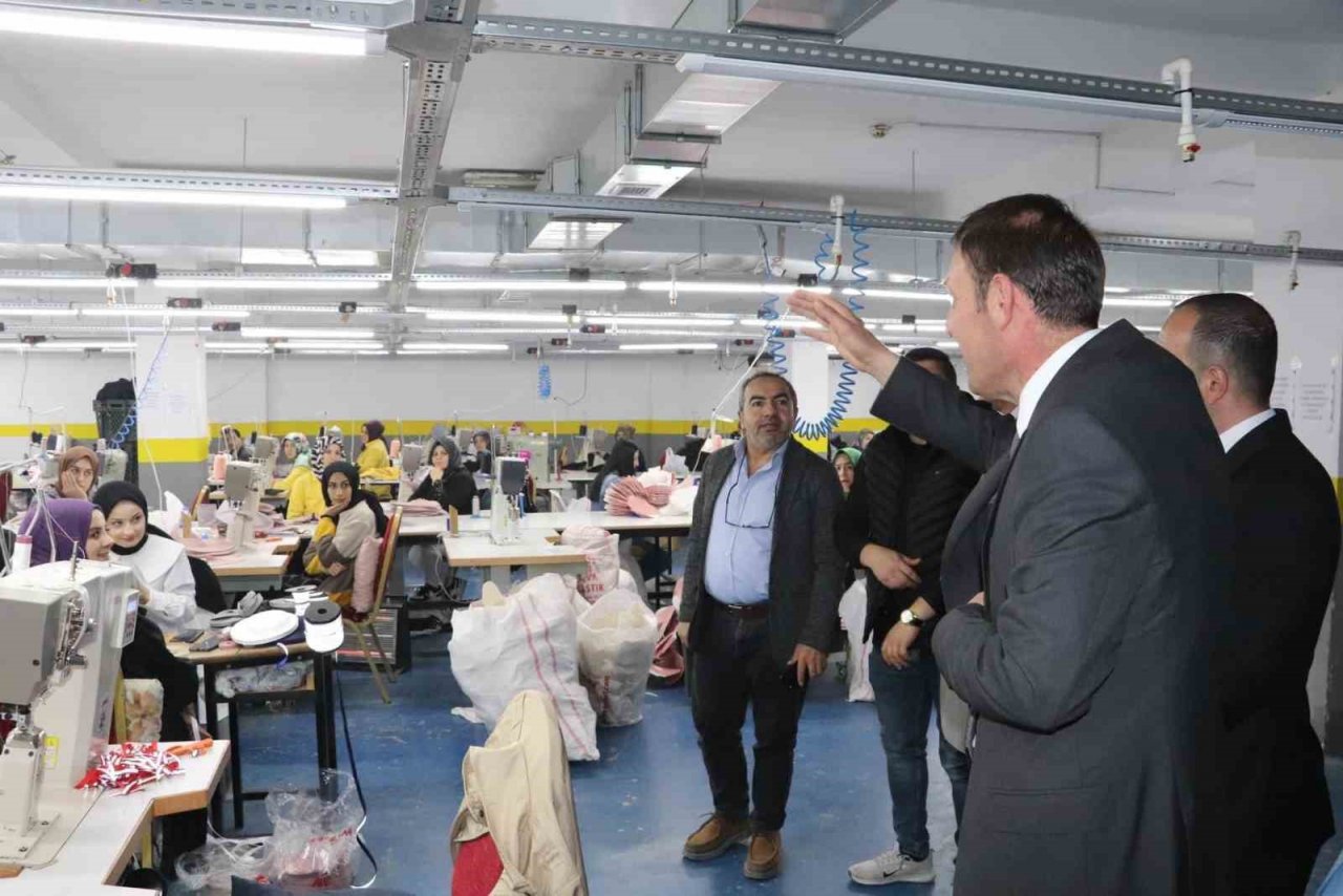 Prof. Dr. M. Hanifi Macit, baba ocağı Oltu’da seçim çalışması yaptı