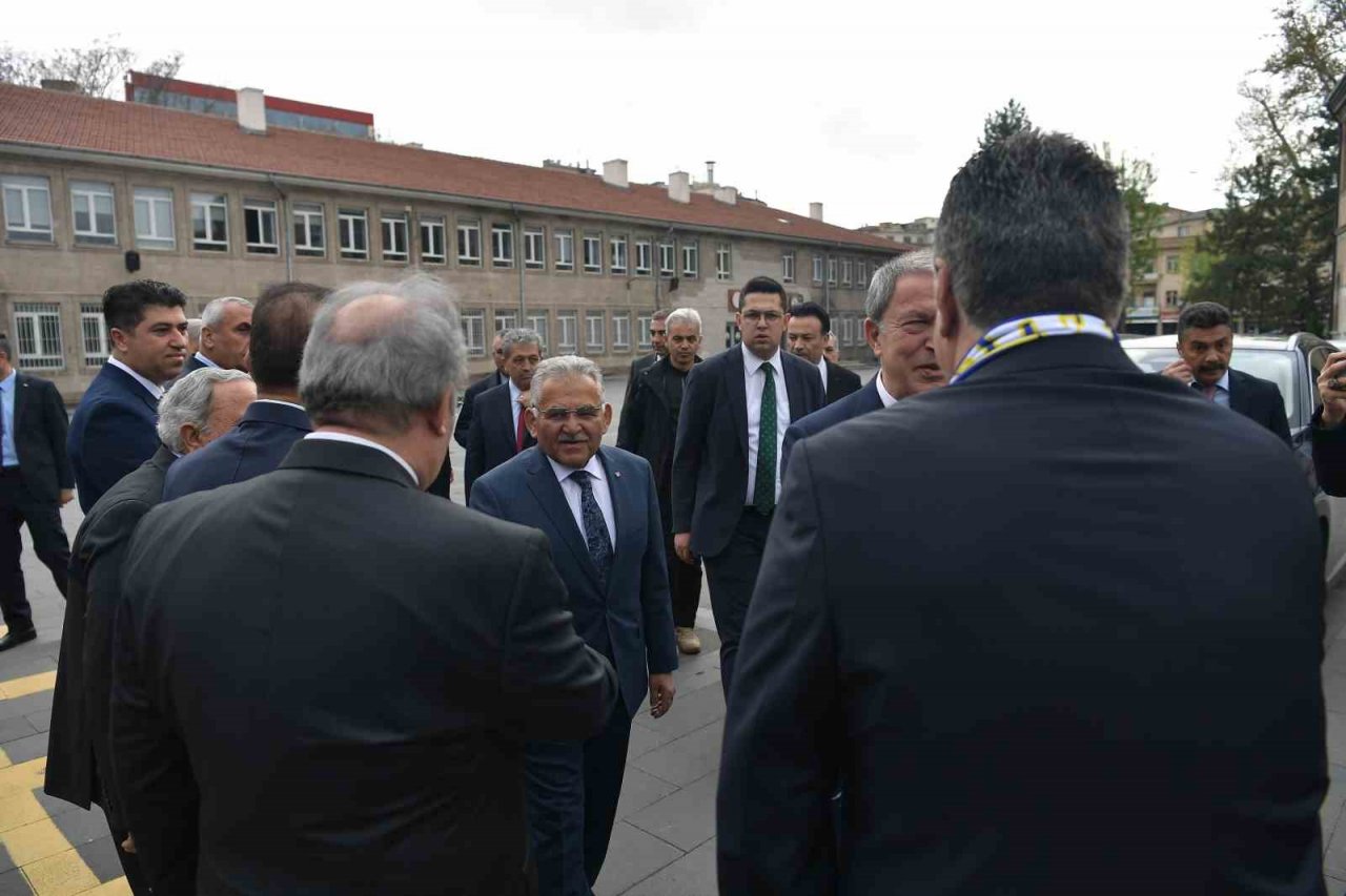 Bakan Akar Kayseri Lisesi Öğrencileriyle Buluştu