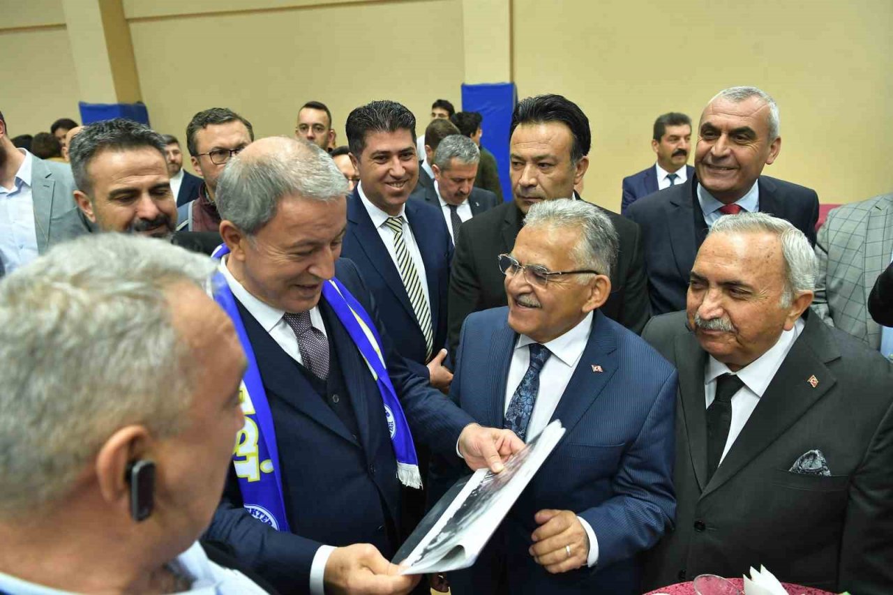 Bakan Akar Kayseri Lisesi Öğrencileriyle Buluştu