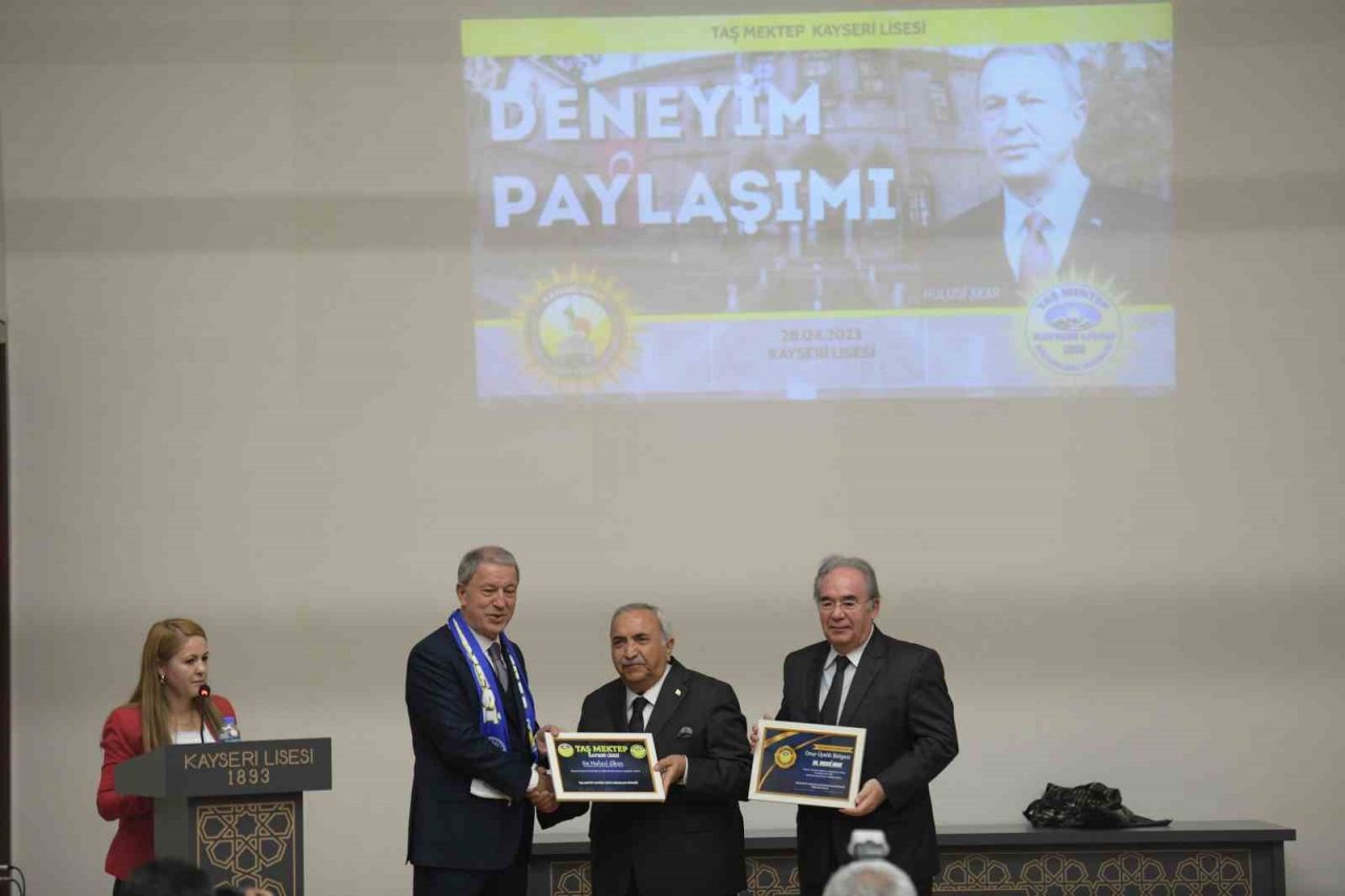 Bakan Akar Kayseri Lisesi Öğrencileriyle Buluştu