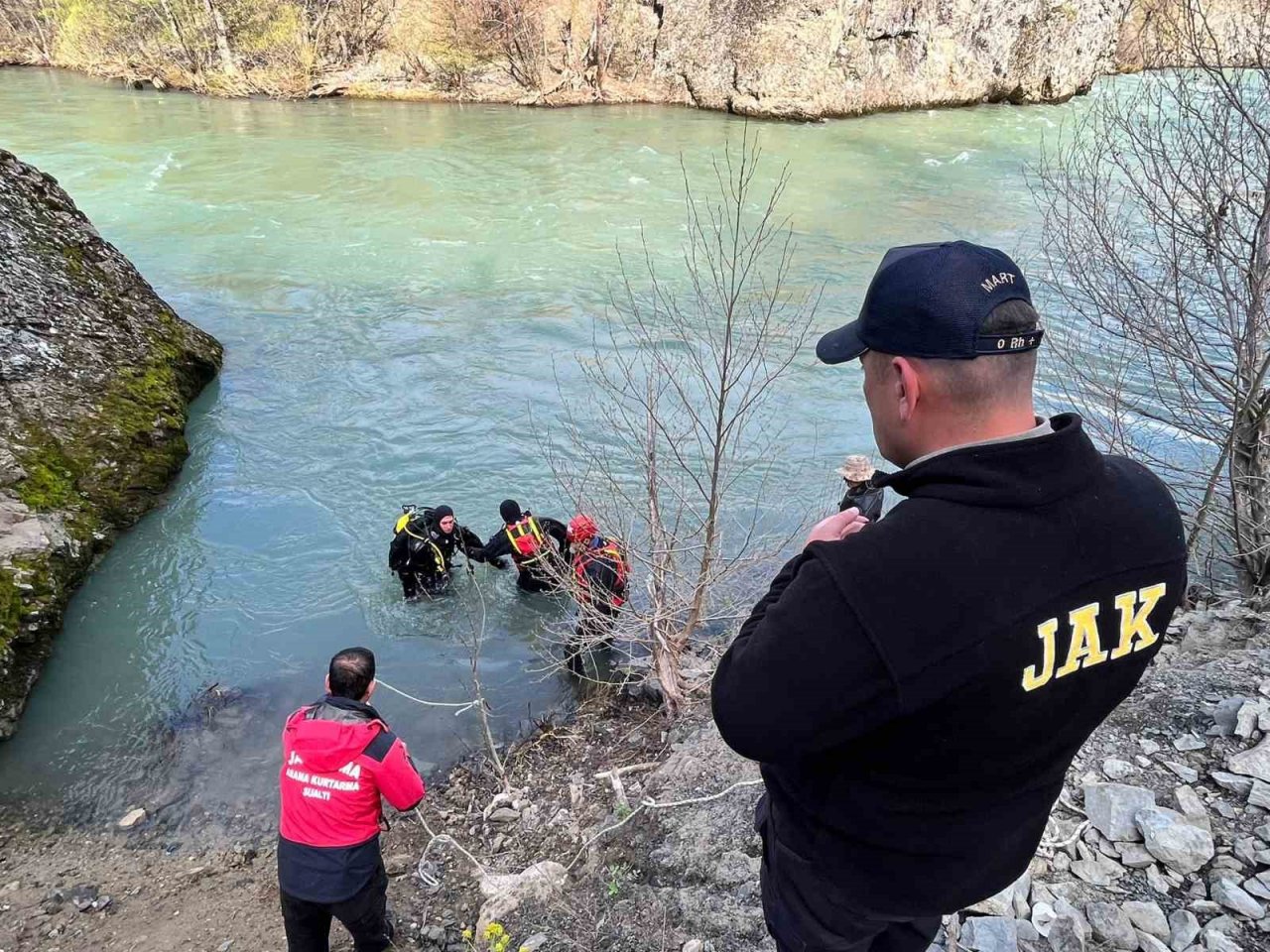 Munzur çayına düşen 3 genci arama çalışmaları 55 kilometrelik alanda sürüyor