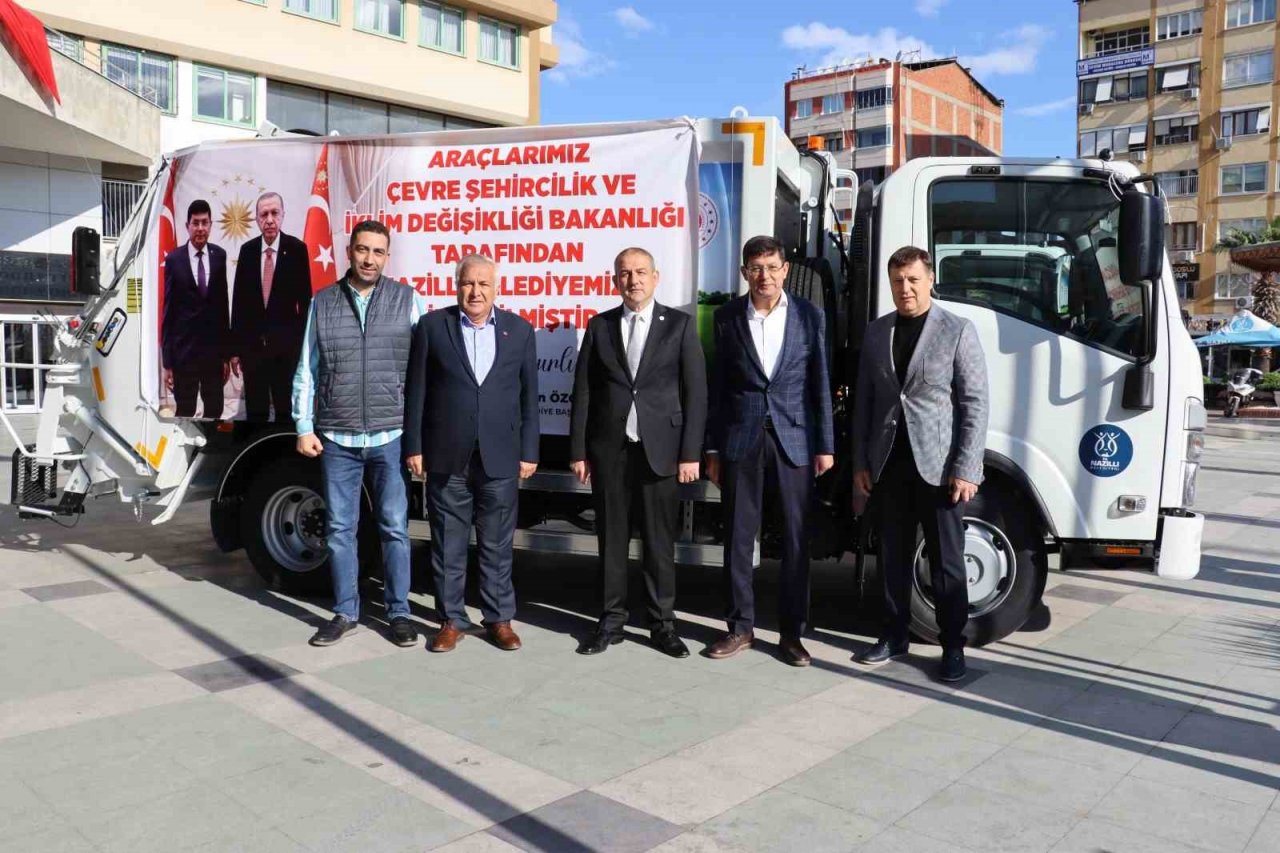 Nazilli Belediyesi’nin filosuna 2 araç daha katıldı