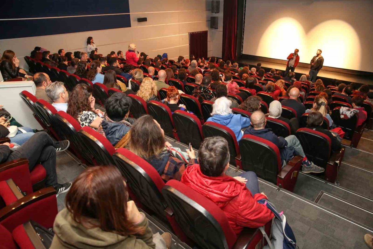 “Karanlık Gece” Nilüfer’de izleyici ile buluştu