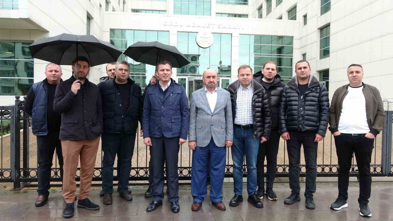 Sıfır araç bayisinde dolandırıldılar