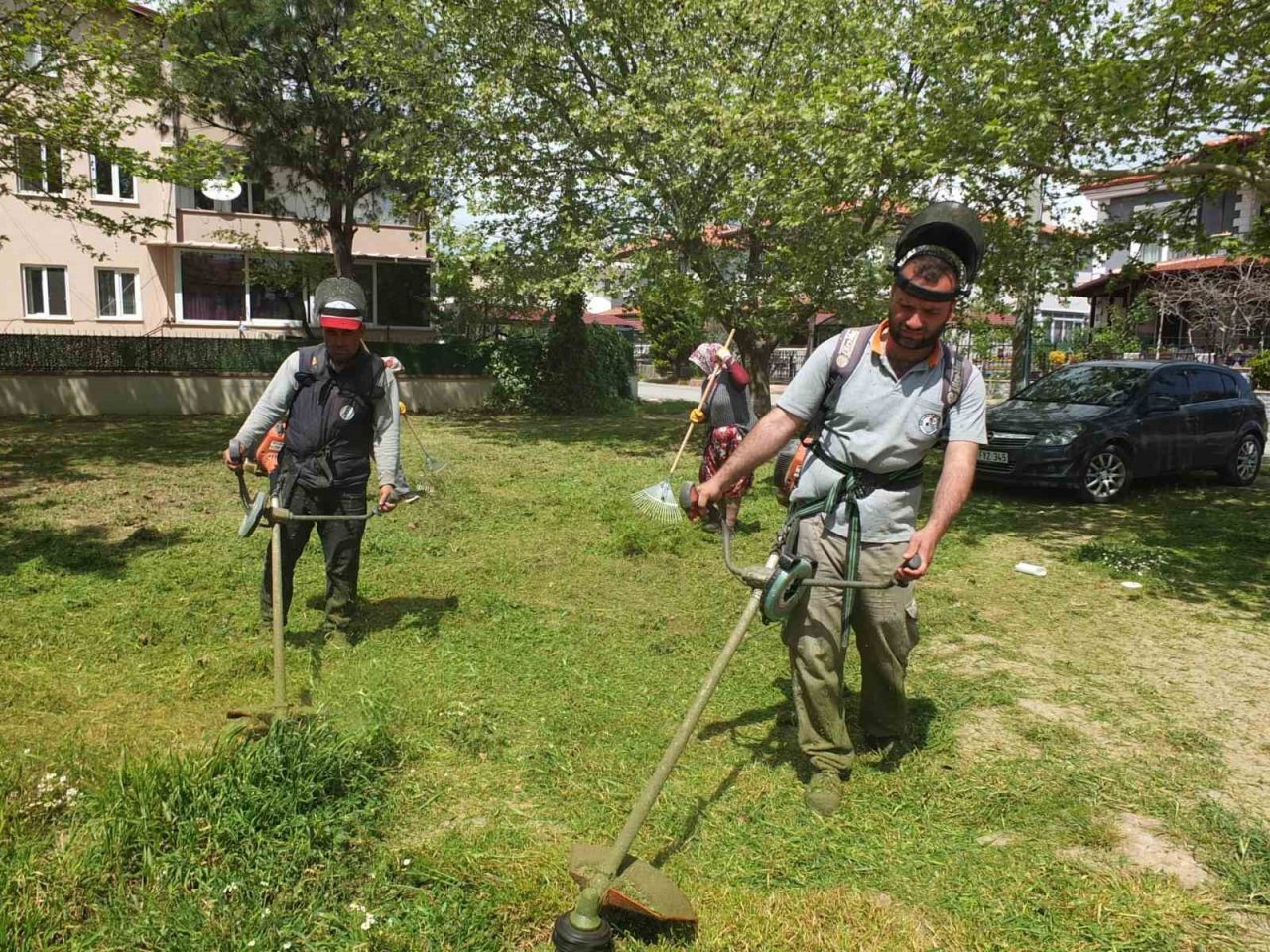 Burhaniye’de Ot Temizleme Timi görev başında