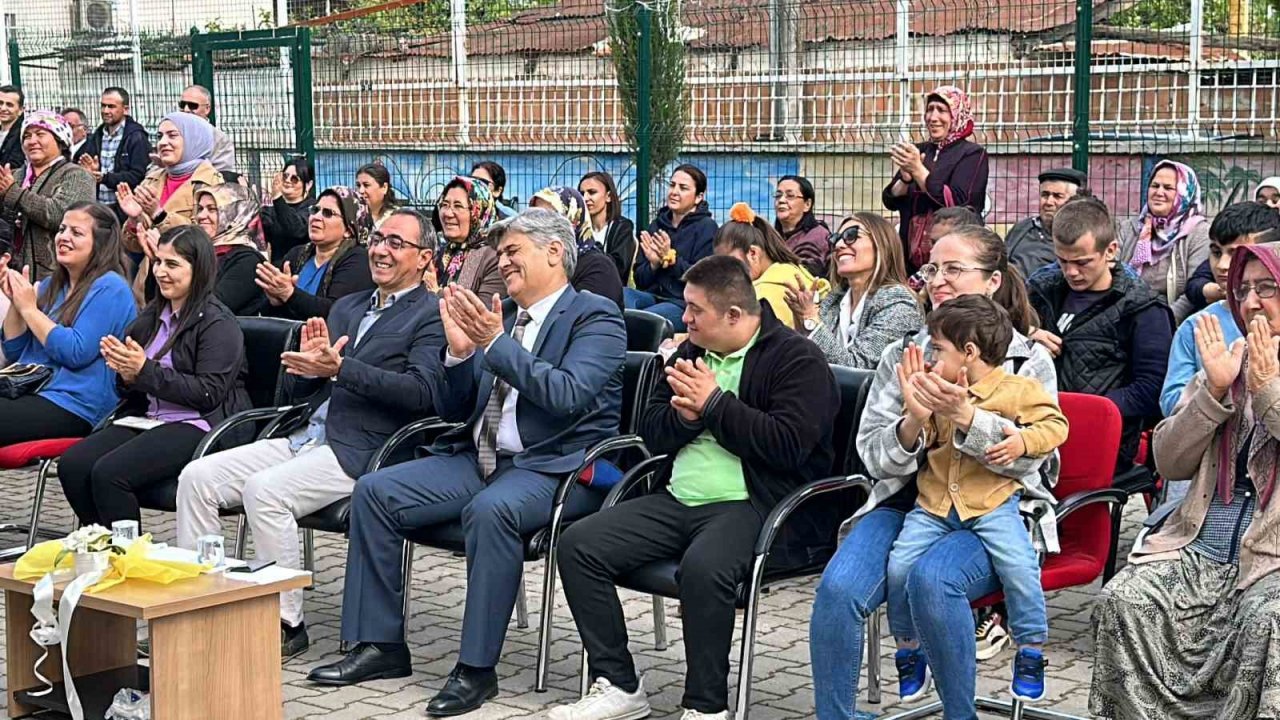 Özel öğrencilerin hazırladığı etkinlikler duygulandırdı