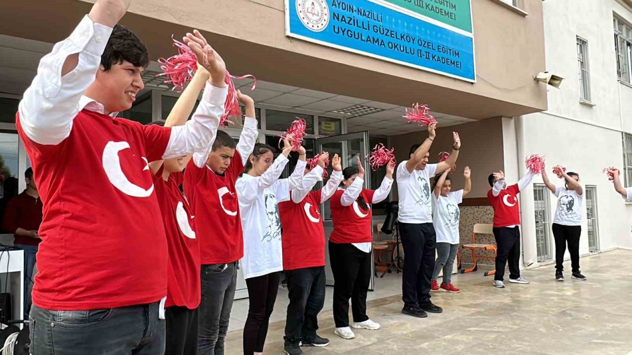 Özel öğrencilerin hazırladığı etkinlikler duygulandırdı