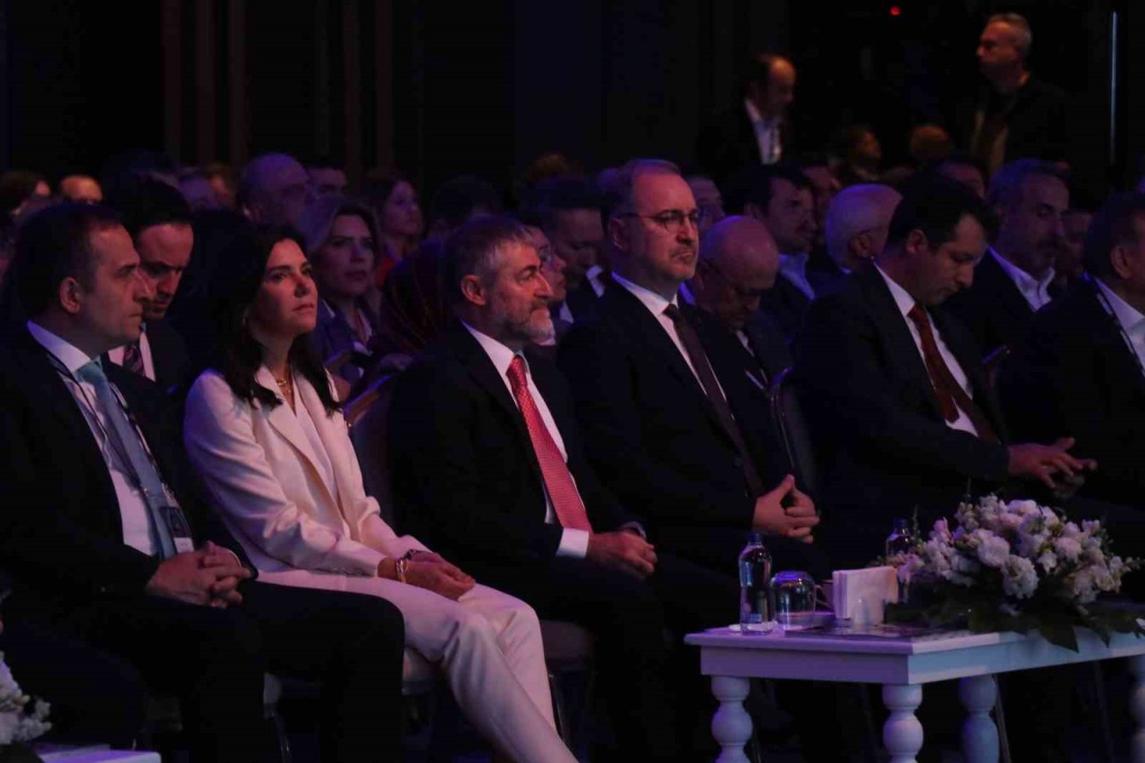 Bakan Nebati: "İhracatımız mart 2023 itibariyle yıllık 255,7 milyar dolara ulaştı"