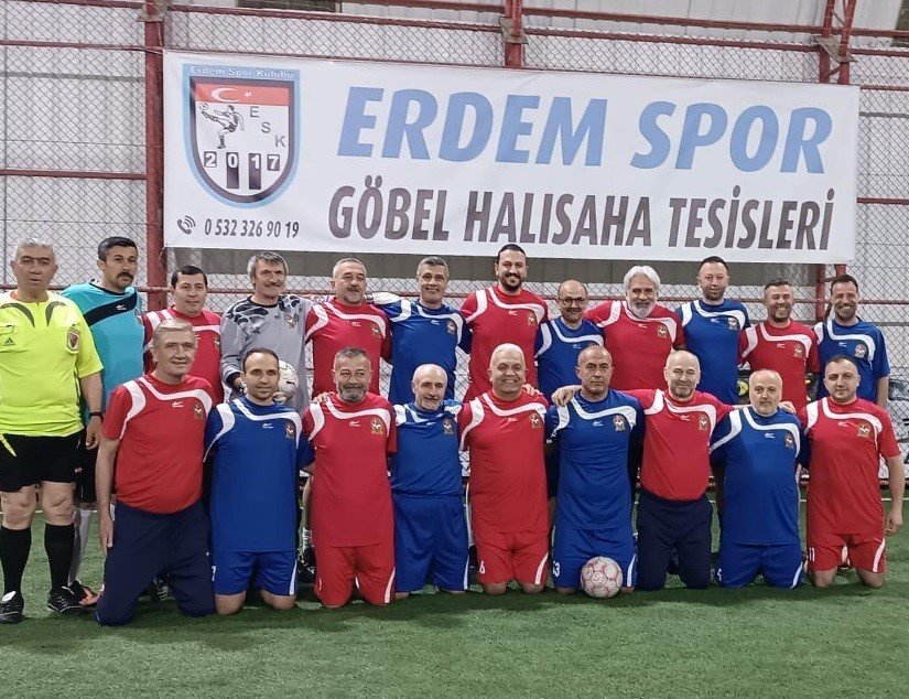 Halı Saha Tesisleri şöhretler karması maçı ile açıldı