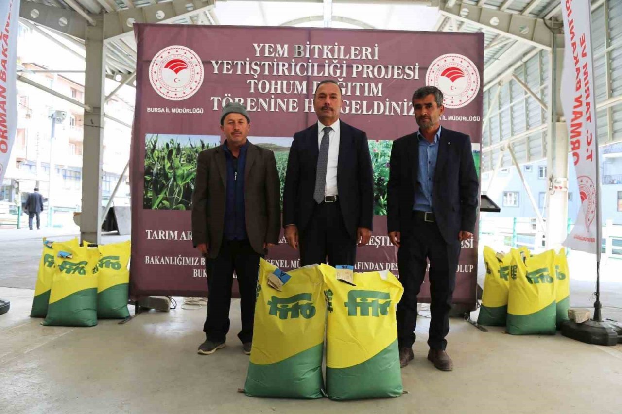 İklim dostu tohumlar çiftçilerle teslim edildi