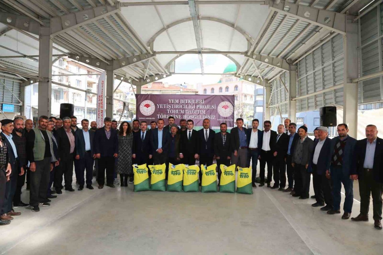 İklim dostu tohumlar çiftçilerle teslim edildi