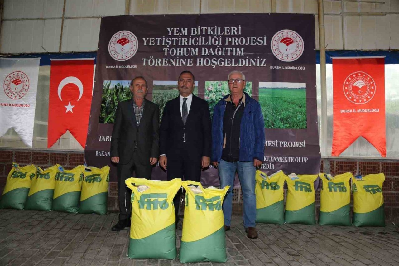 İklim dostu tohumlar çiftçilerle teslim edildi