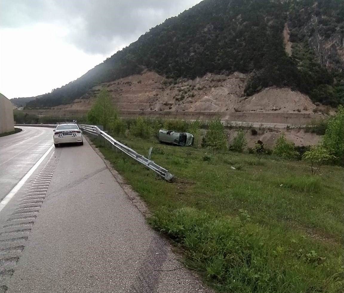 Tokat’ta panelvan minibüs yoldan çıkarak takla attı: 1 ölü, 3 yaralı