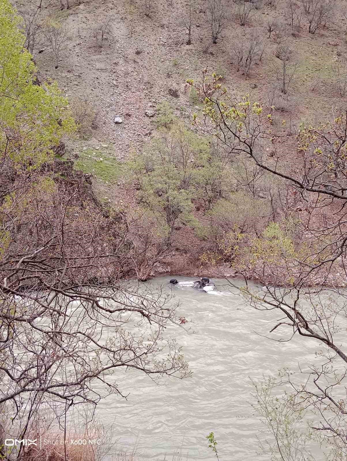 Tunceli’de 38 gün önce çaya uçan araç bulundu
