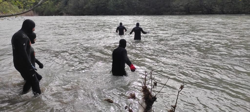 Munzur çayına düşen 3 genci arama çalışmaları 55 kilometrelik alanda sürüyor